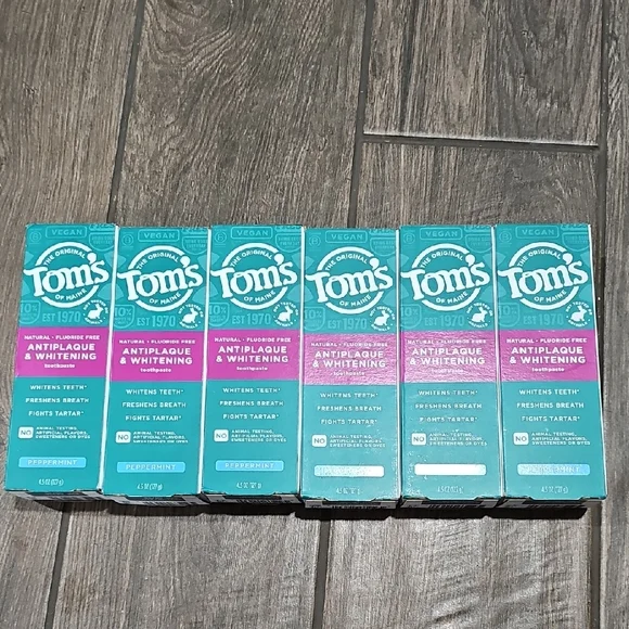 Toms Antiplaque & Whitening Toothpaste - Green - Picture 1 of 7